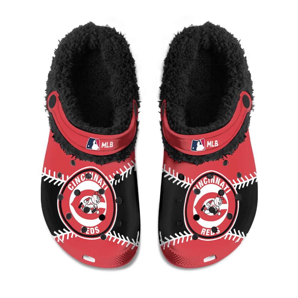 Cincinnati20Reds20 20Fuzzy20Slippers20Clog20 20Mockup20 20Thang.jpg