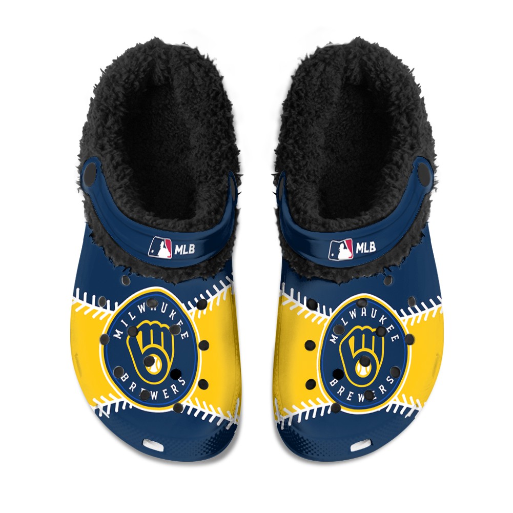 Milwaukee20Brewers20 20Fuzzy20Slippers20Clog20 20Mockup20 20Thang.jpg