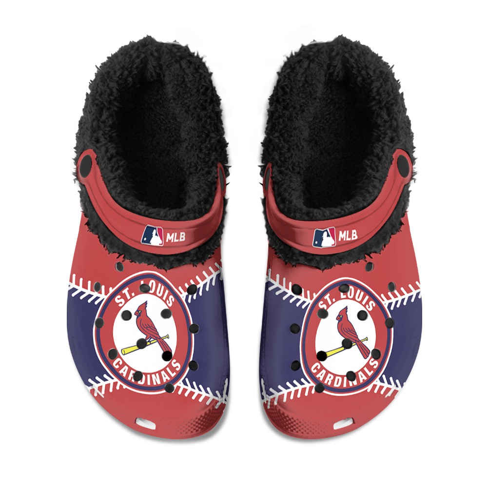 St.20Louis20Cardinals20 20Fuzzy20Slippers20Clog20 20Mockup20 20Thang.jpg